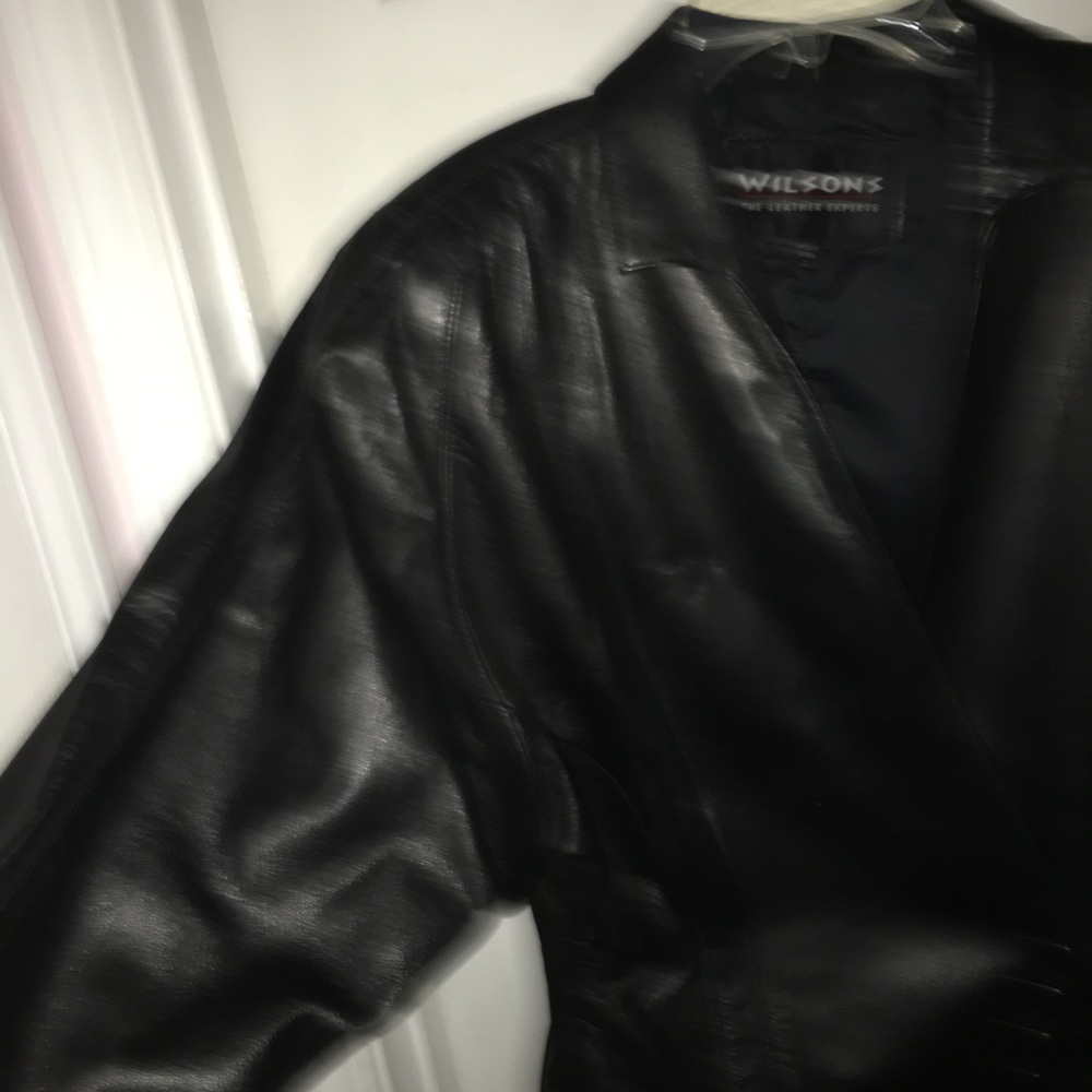 Wilson’s Leather form fitting jacket - Picture 9 of 10